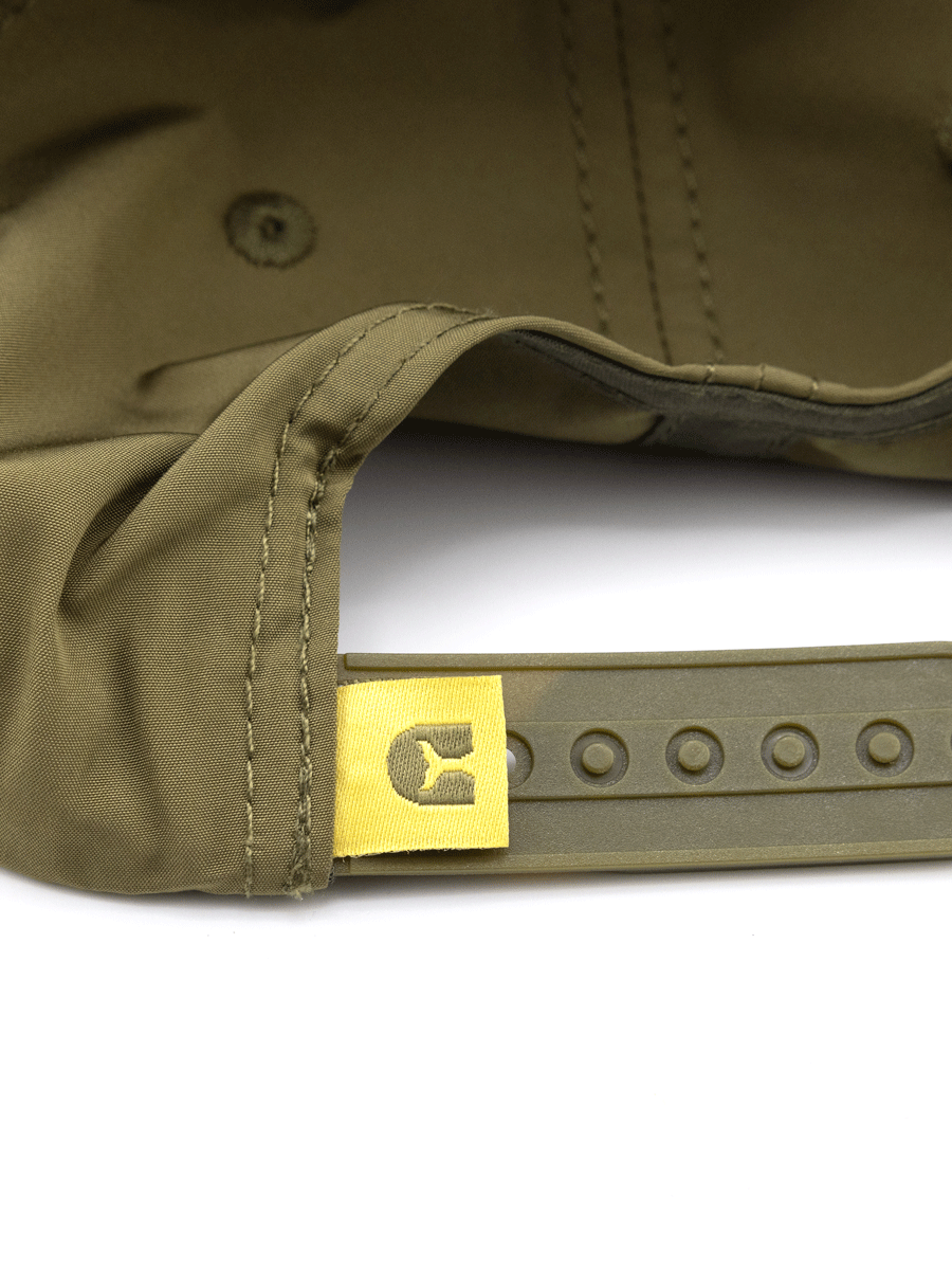 Close-up of the adjustable strap on Choonas olive green Wavy Snapback, featuring a yellow fabric tag with a stylized C logo near the snap closure—ideal for any coastal adventure.